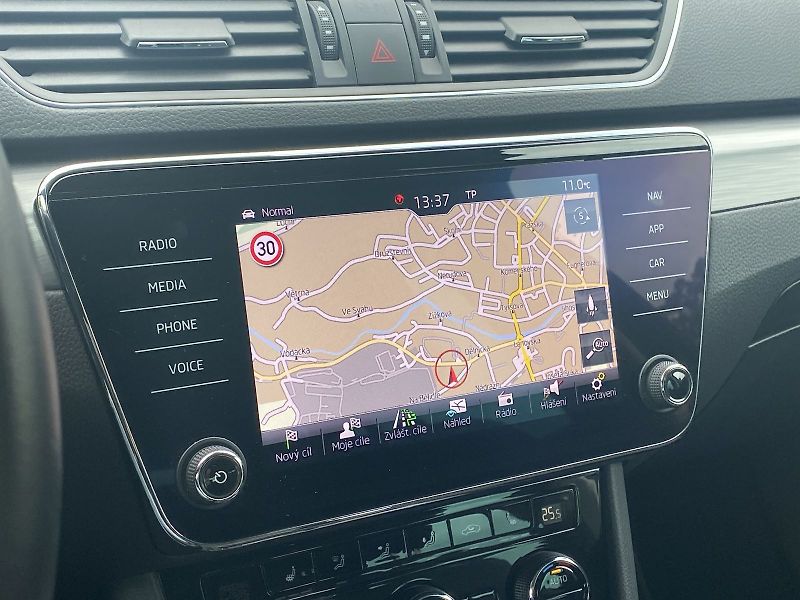 Škoda Superb (2020) 2.0 TDI DSG Style - fotka 14 z 32