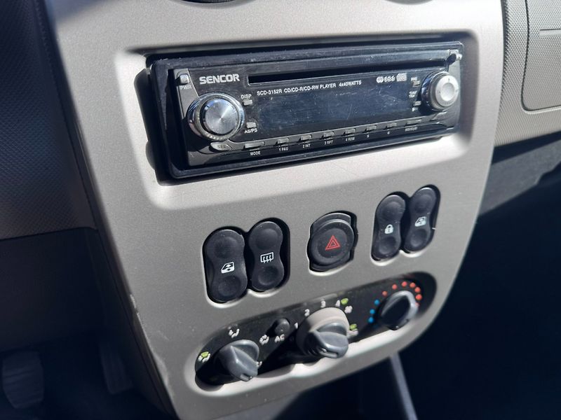 Dacia Sandero (2009) 1,2i 55KW BRZDY PNEU NOVÉ - fotka 28 z 43