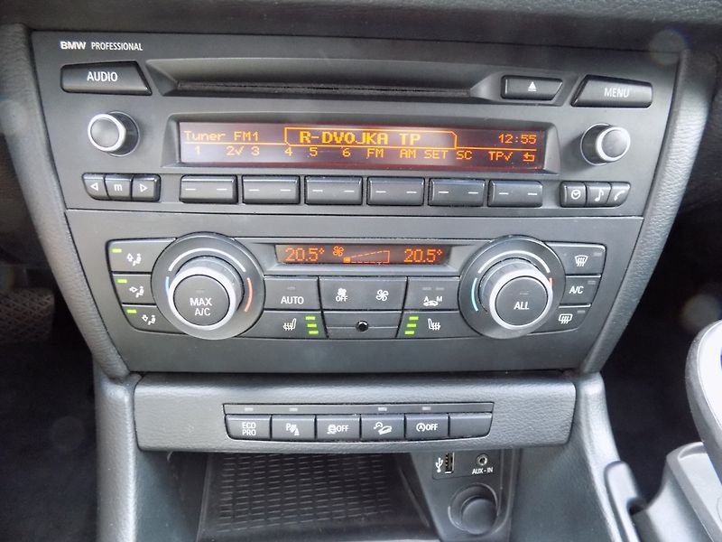 BMW X1 (2012) 18d/xDrive/Bi-xenon/ČR/ - fotka 29 z 35