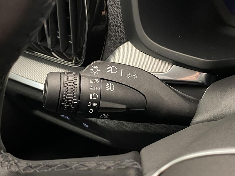 Volvo V60 T6 AWD PLUG-IN DARK REZERVACE - fotka 22 z 58