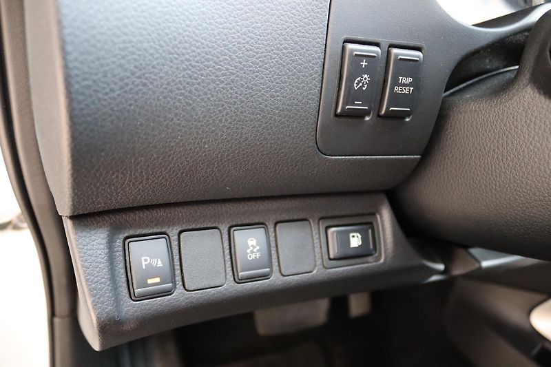 Nissan Navara 2.3dCi 4X4 AT 140kW DPH - fotka 24 z 50