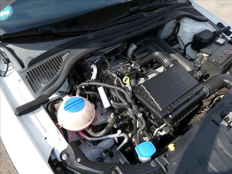 Škoda Fabia 1,2 TSi SCOUT 2x kola,1.majite - fotka 36 z 43