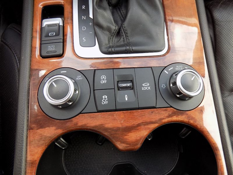 Volkswagen Touareg (2010) 3.0TDI/4x4/Chl.sedačky/LED/ - fotka 33 z 43