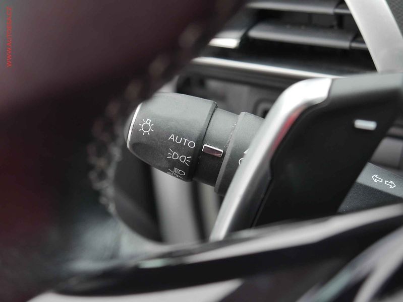 Peugeot 5008 (2022) 1.5HDi, ČR, Allure, AT, LED - fotka 18 z 25