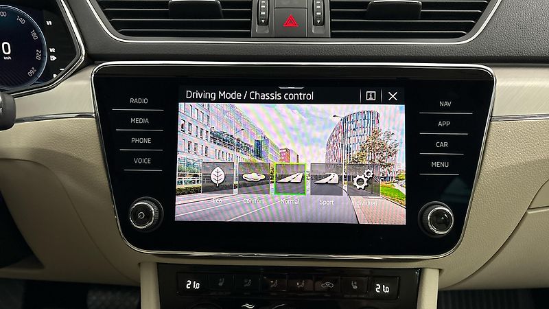 Škoda Superb 2.0 TDI DSG 4x4 L&K - fotka 32 z 33