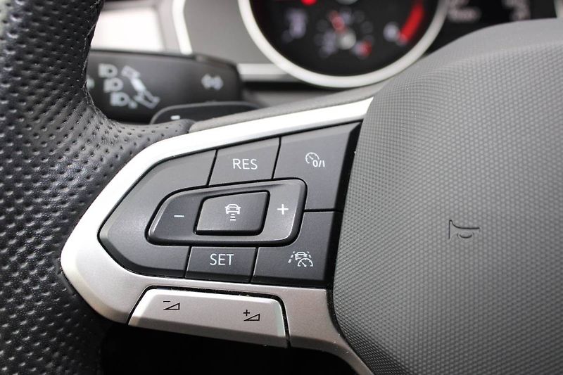 Volkswagen Passat (2022) 2.0 TDI DSG 147kW WEBASTO - fotka 24 z 35