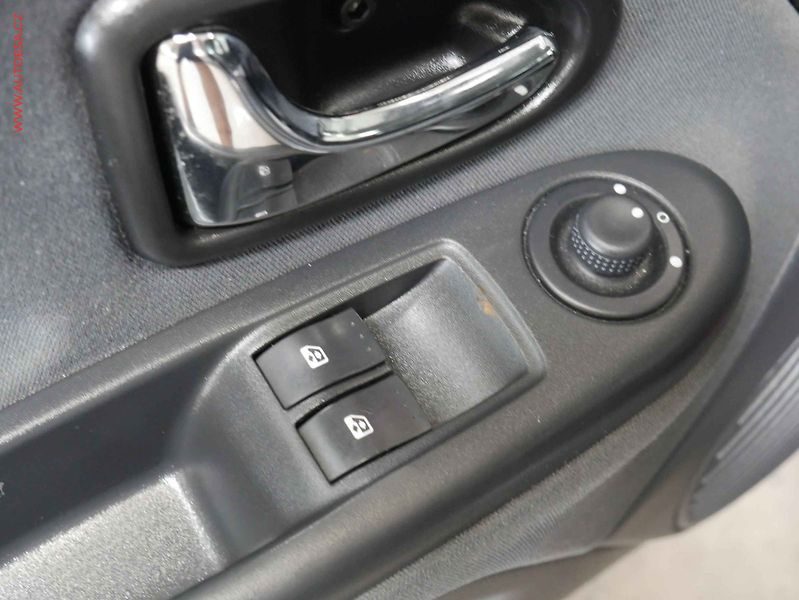 Renault Clio (2004) 1.4 16V, 2.maj,ČR, AT, AC - fotka 16 z 16