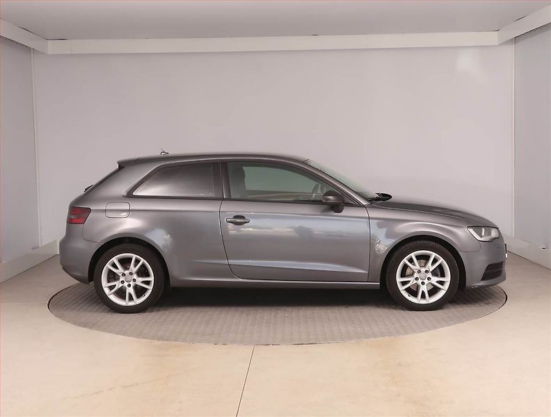 Audi A3 (2015) 1.6 TDI, Automat, Navi - fotka 6 z 17