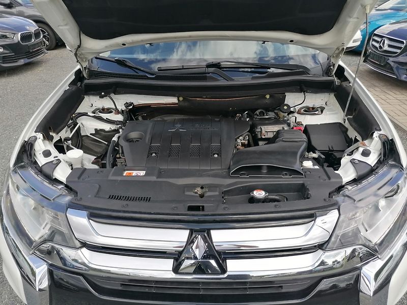 Mitsubishi Outlander (2017) 2.2DI-D 4WD 132kW ČR - fotka 19 z 19