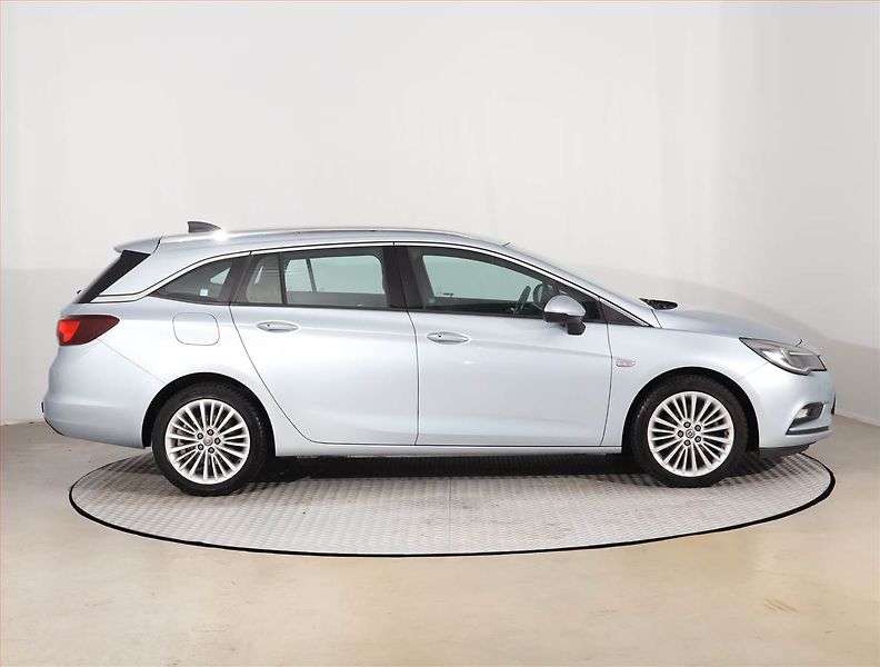 Opel Astra (2016) 1.6 CDTI, Navi, Tempomat - fotka 6 z 15