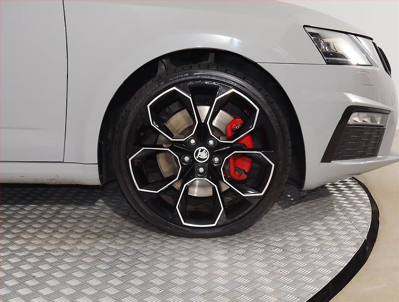 Škoda Octavia (2019) RS 2.0 TSI - fotka 15 z 27