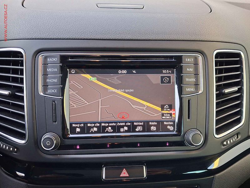 Volkswagen Sharan (2016) 2.0TDi 7míst, ČR, DSG, TZ - fotka 19 z 19