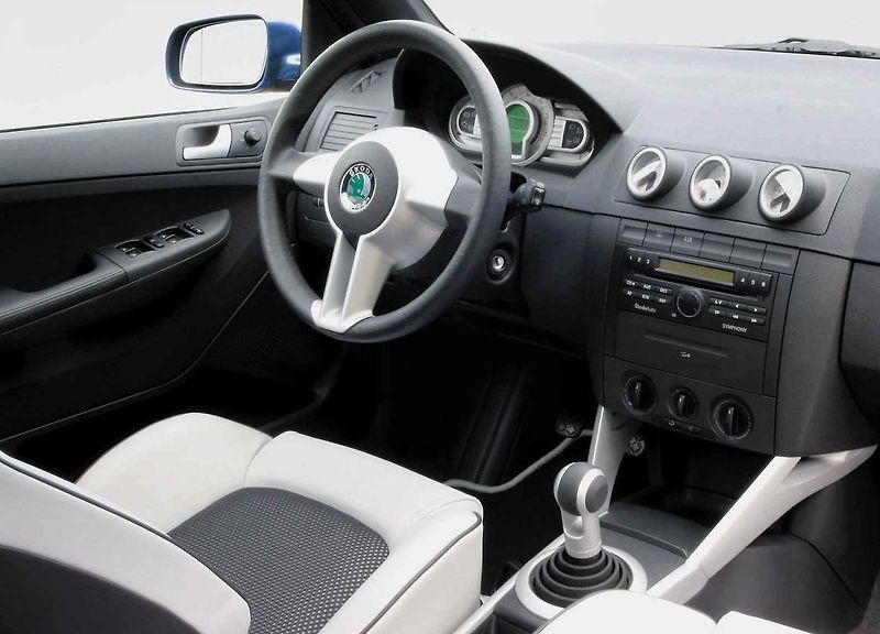 Škoda začíná s odtajňováním velkého rodinného elektromobilu