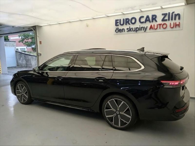 Volkswagen Passat 2,0 Rline People  TDI - fotka 3 z 15