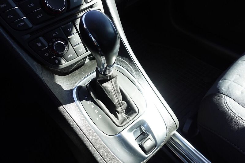 Opel Meriva 1,4T 103kW Automat - fotka 18 z 27