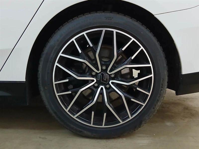 BMW Řada 5 520d Touring - fotka 4 z 11