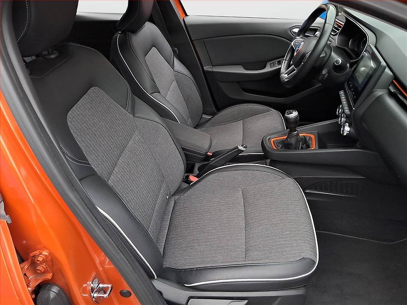 Renault Clio (2020) 1.0 TCe, ČR,1.maj, Kůže, Navi - fotka 9 z 19