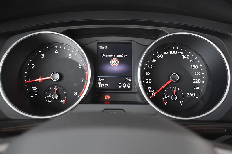 Volkswagen Tiguan (2022) 1.5TSI 110kW Manuál,LED - fotka 13 z 23