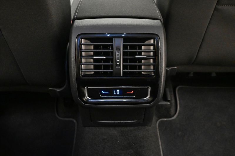 Volkswagen Passat 1,5 TSI 110 kW DSG Business Zá - fotka 22 z 31