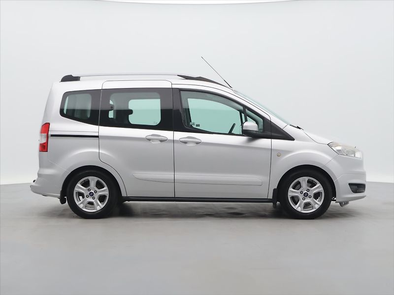 Ford Tourneo Courier 1,0 EB 74kW Titanium CZ 1.Maj. - fotka 8 z 34