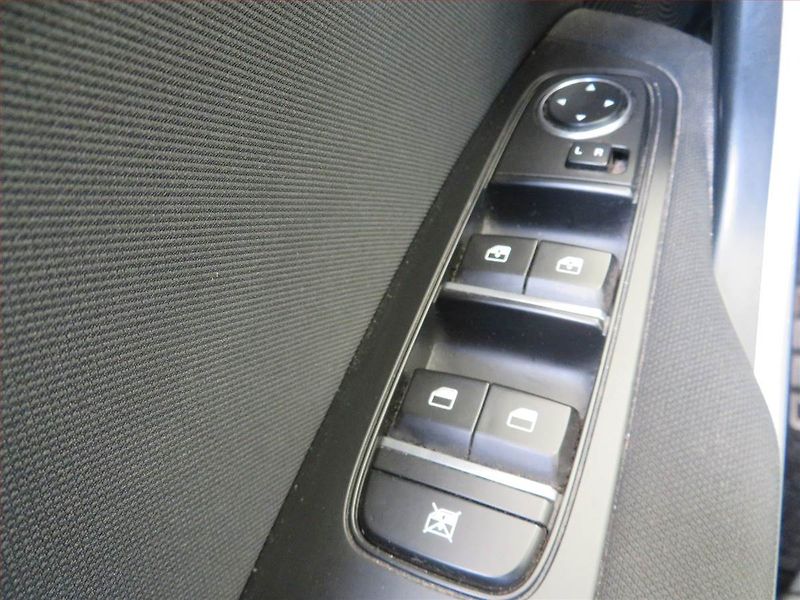 Kia Ceed (2022) Silver 1.5 T-GDI MHEV - fotka 16 z 16