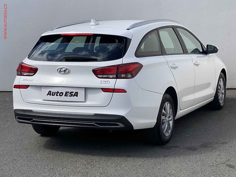 Hyundai i30 (2023) 1.0 T-GDi, 2.maj,ČR, AC - fotka 4 z 17