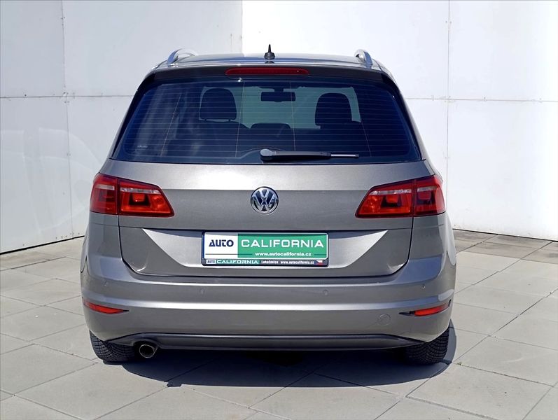 Volkswagen Golf Sportsvan 1,6 TDi DSG Navigace Tempomat - fotka 7 z 35