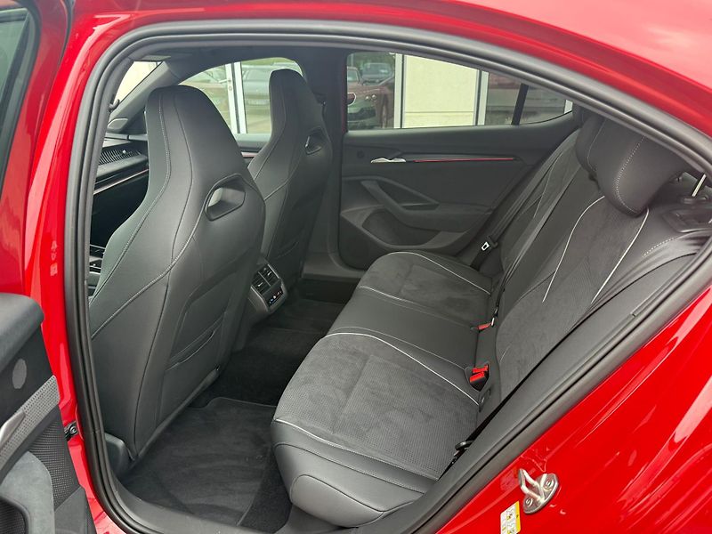 Škoda Superb Sportline 2.0TSI 195kw DSG 4x4 - fotka 21 z 26