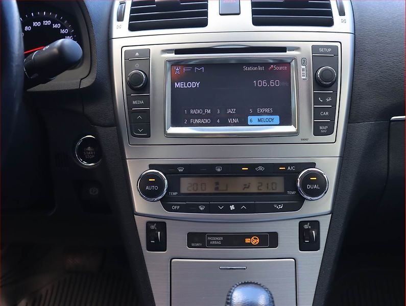 Toyota Avensis (2012) 2.2 D-4D, Automat, Xenony - fotka 12 z 21