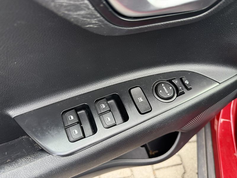 Kia Stonic (2019) EXCLUSIVE 1.4 AUTOMAT - fotka 12 z 14
