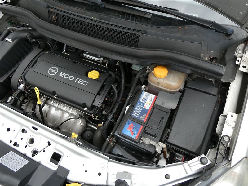 Opel Zafira 1,8 i 16V klima, závěs - fotka 35 z 38