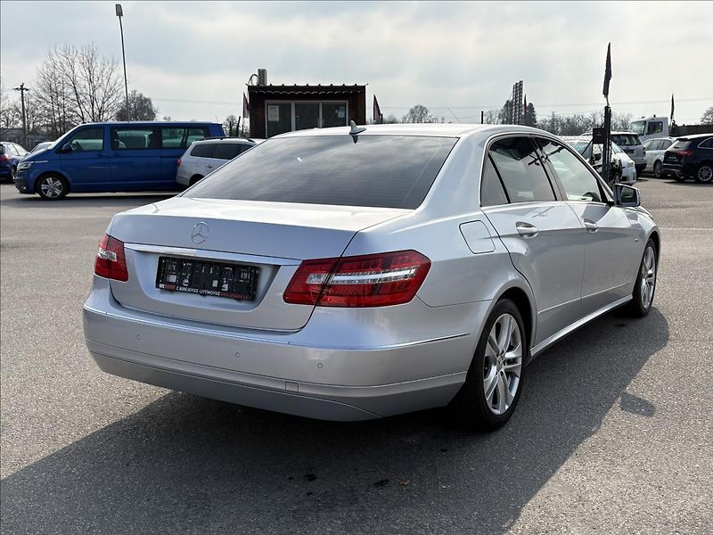 Mercedes-Benz Třídy E 2,2 250CDi AVG,Xenon,Šíbr,Kůže - fotka 2 z 39