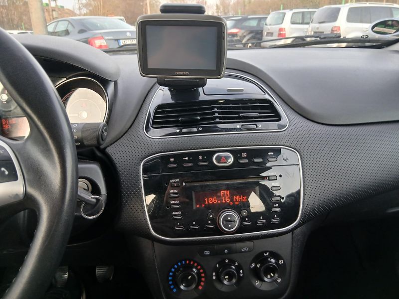 Fiat Punto 1.2i, ALU, klima - fotka 19 z 29