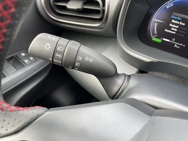 Toyota Yaris 1.5Hybrid GR Sport ODBĚR IHNED - fotka 25 z 30