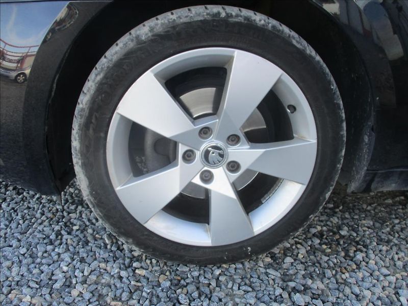 Škoda Octavia 2,0 TDI, Style,DSG,navi,DPH,CZ - fotka 25 z 29