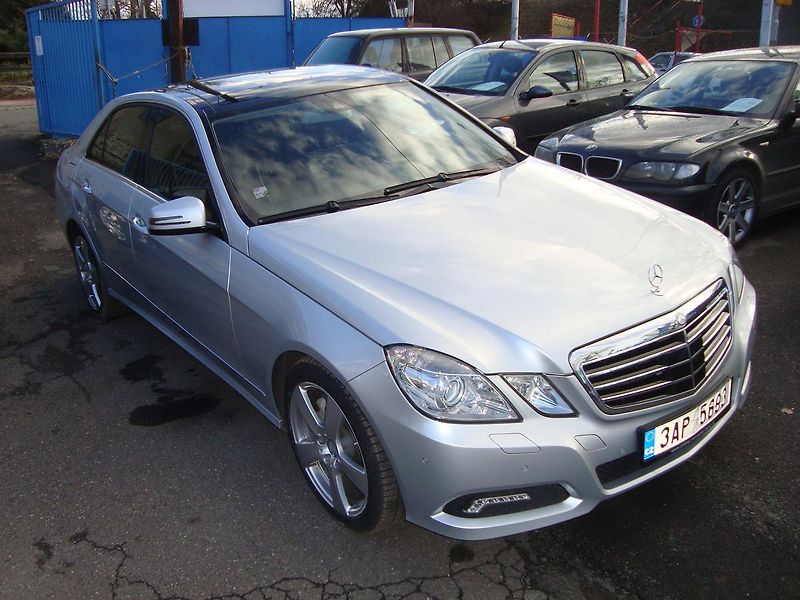 Mercedes-Benz Třídy E (2008) E 500,1.Maj. v ČR,Servisní k. - fotka 9 z 74