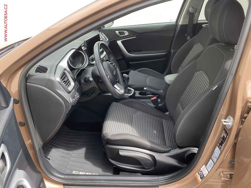 Kia Ceed (2023) 1.5 T-GDi SW, 1.maj,ČR, TOP - fotka 9 z 18