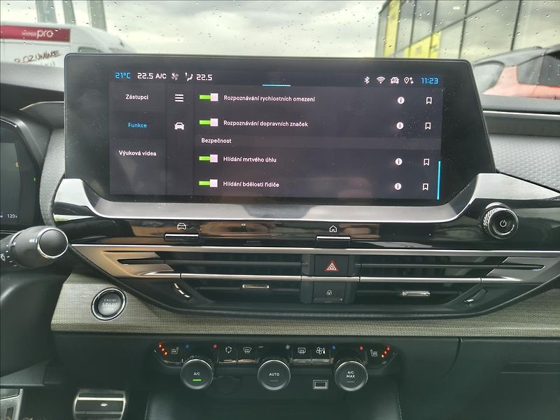 Citroën C5 X 1,6   SHINE Pack hybrid 225k - fotka 25 z 29