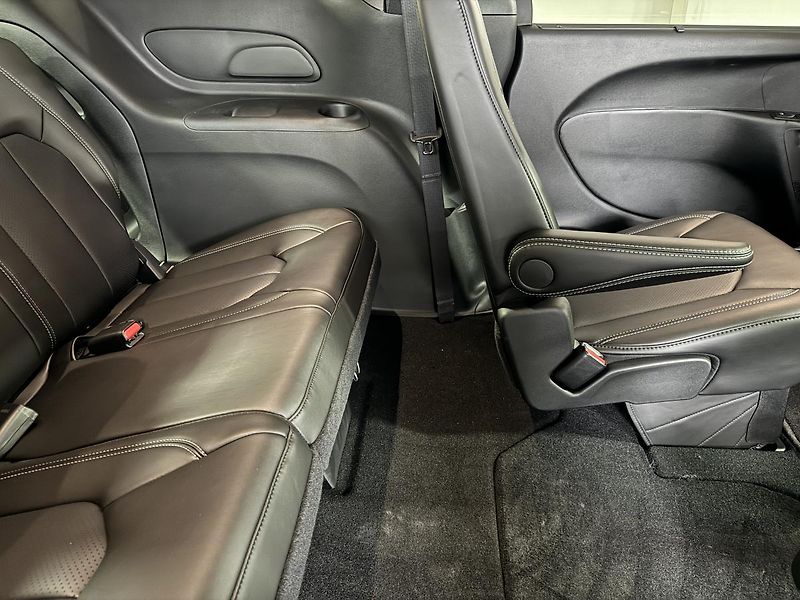 Chrysler Pacifica AWD Touring-L S-Appearance - fotka 19 z 55
