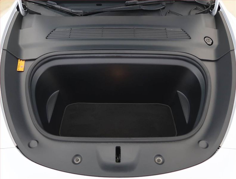 Tesla Model Y (2023) RWD LFP 60kWh, SoH 97% - fotka 17 z 31
