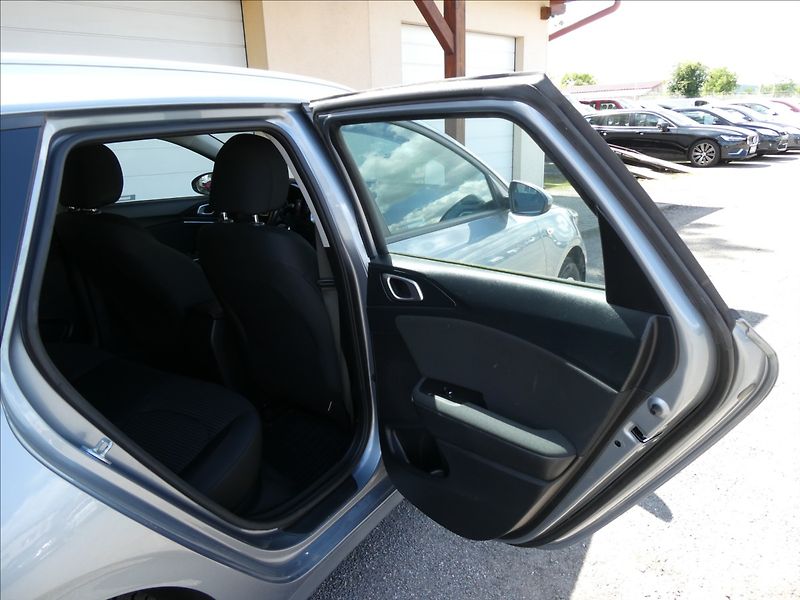 Kia Ceed 1,0 T-GDI Exclusive SW,2x pneu - fotka 21 z 35