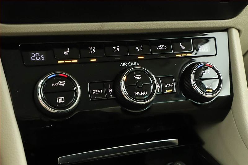Škoda Superb (2017) Style 2.0 TSI, Automat, Kůže - fotka 17 z 21