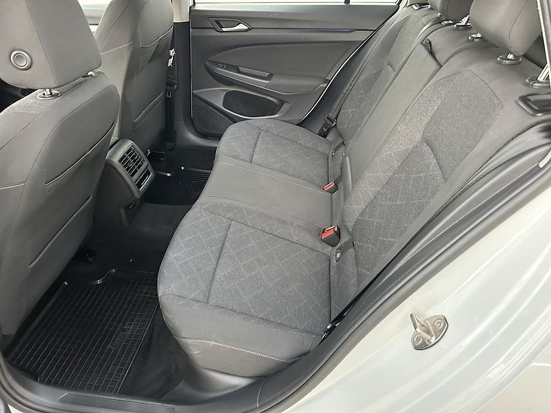 Volkswagen Golf 1.5 TSi Life - fotka 8 z 24