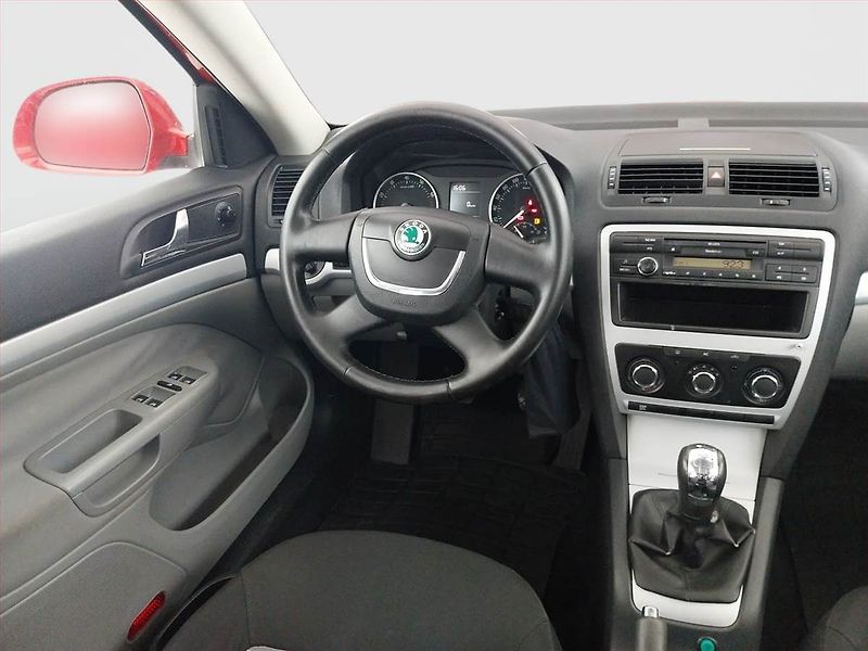 Škoda Octavia (2009) Ambiente 1.4 TSI, Xenony - fotka 7 z 15