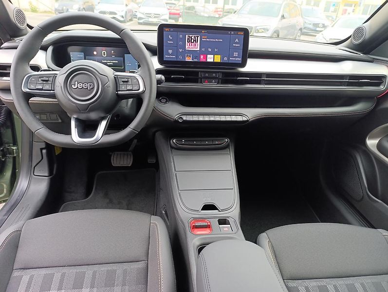Jeep Avenger (2026) 85th Anniversary 1,2 e-Hybrid - fotka 31 z 47