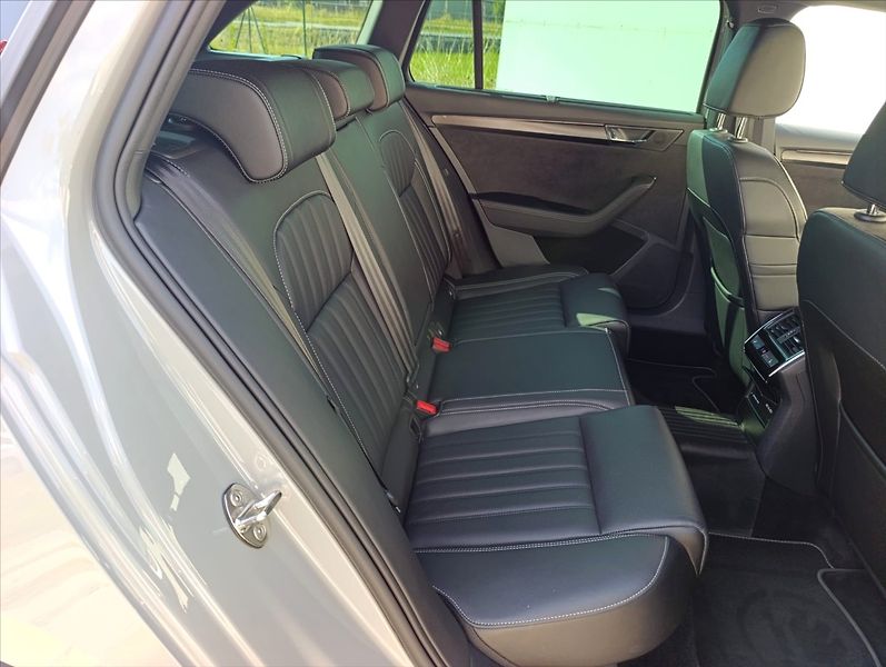 Škoda Superb 2,0 TDi DSG 4x4 Tažné 1maj.,ČR - fotka 24 z 46