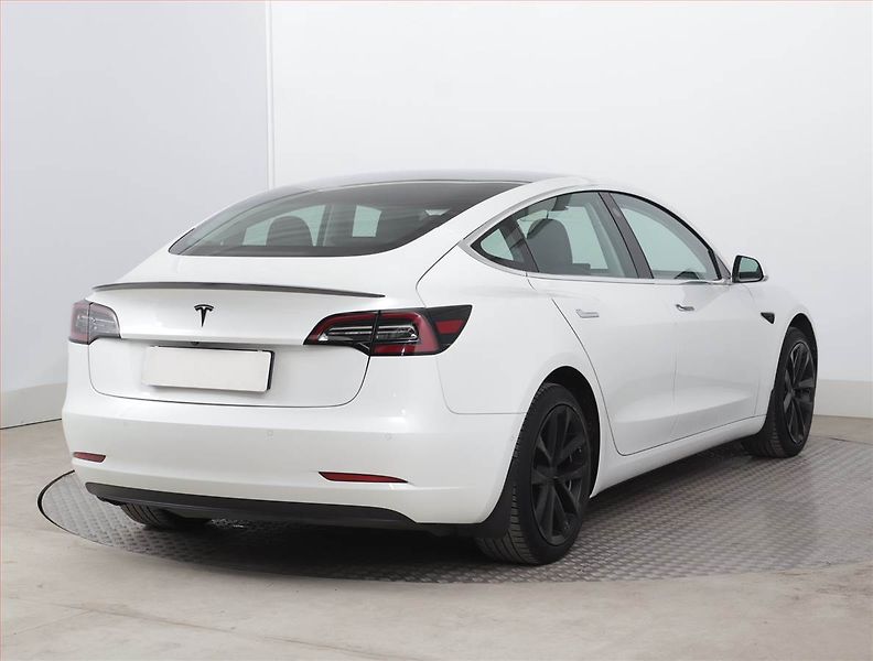 Tesla Model 3 (2019) Std Range Plus 52kWh, SoH 83% - fotka 5 z 22