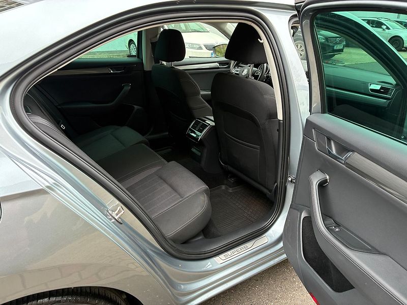 Škoda Superb 2.0 TDI 4x4 STYLE 140 kW DSG - fotka 23 z 40