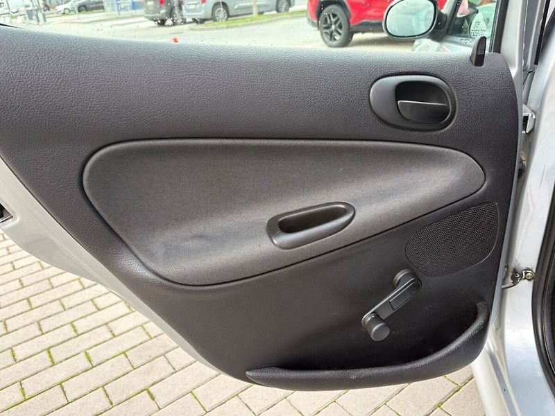 Peugeot 206 1.4 - fotka 12 z 16