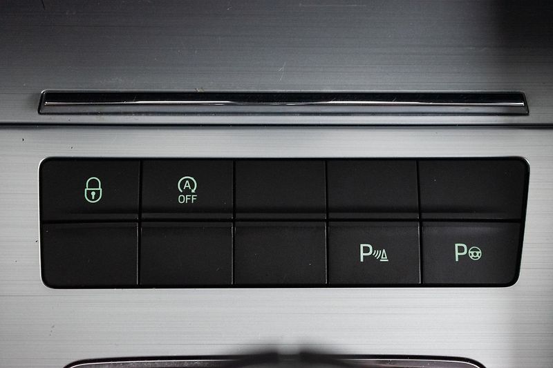 Škoda Octavia 1.6 TDI 85kW *MirrorLink*ACC* - fotka 23 z 40